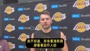 东契奇：海斯骑车太吓人😂他需要戴头盔！当然还是我骑车厉害~
